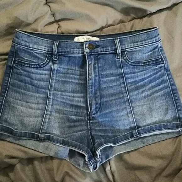 Abercrombie & Fitch Pants - Abercrombie & Fitch highwaisted shorts